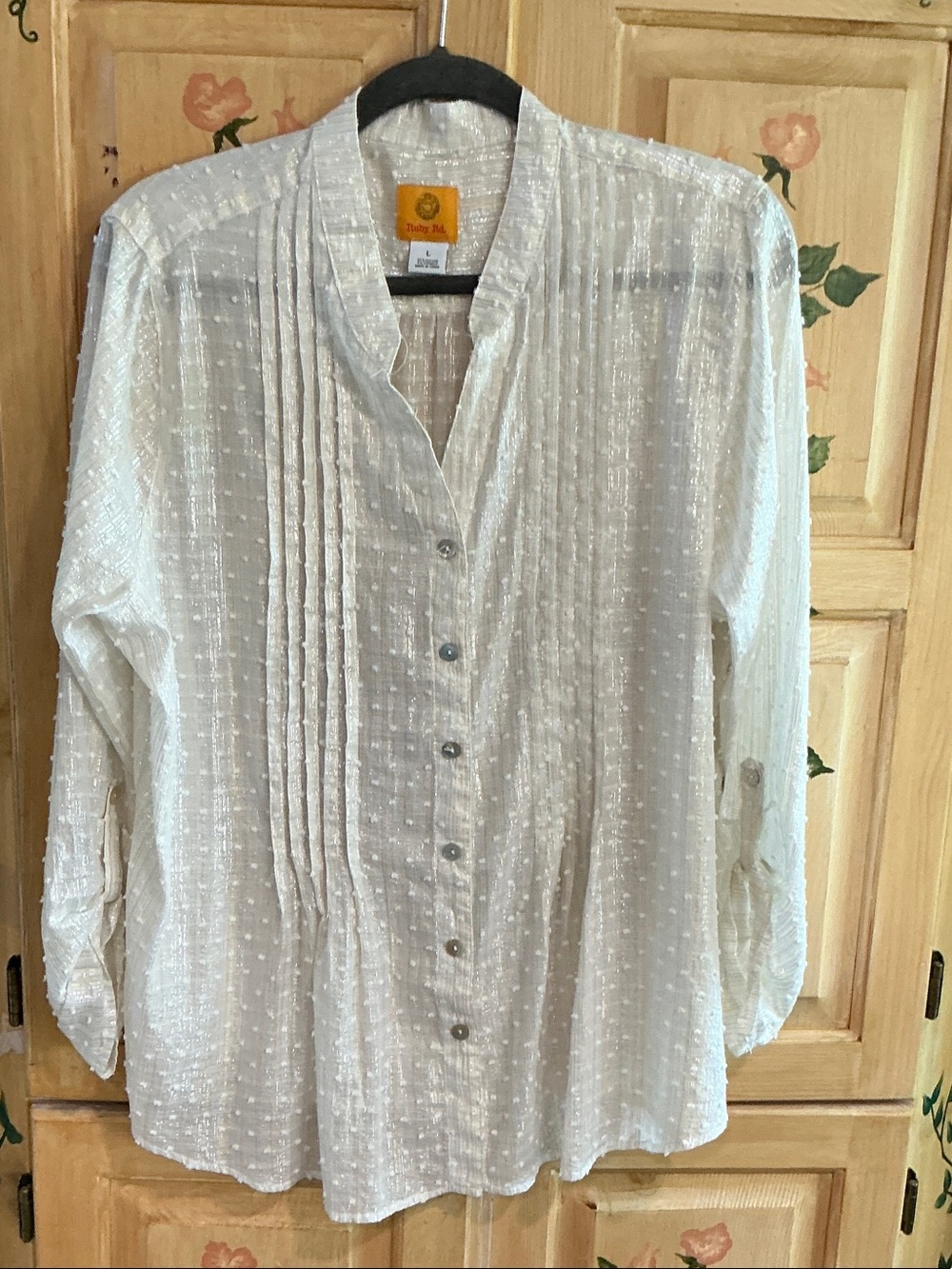 Size L Ruby Road blouse with delicate silver threads running throughout